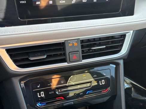 Certified 2025 Volkswagen Taos SE w/ Panoramic Sunroof Package FWD image 22