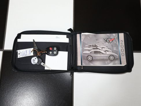 Used 2000 Chevrolet Corvette Coupe w/ Memory Pkg RWD image 84