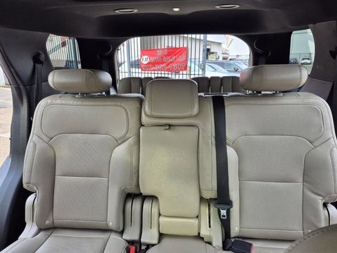 Used 2018 Ford Explorer Limited image 28