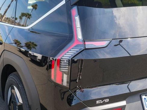 New 2026 Kia EV9 Wind image 8