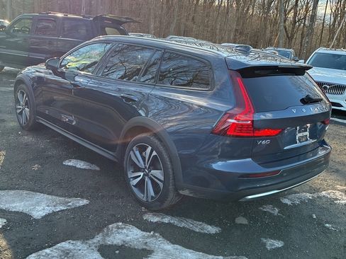 Used 2025 Volvo V60 B5 Cross Country Plus image 13