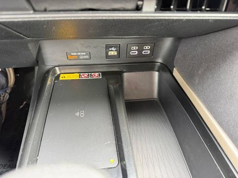 Used 2025 Toyota Camry LE FWD image 31