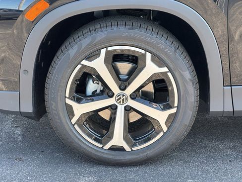 New 2025 Volkswagen Tiguan SE image 6