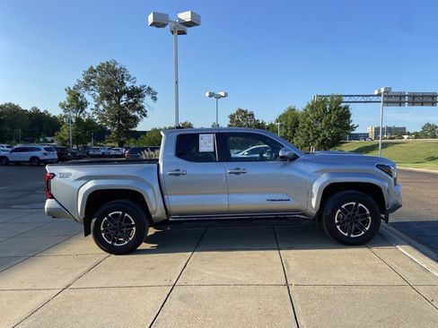 Used 2024 Toyota Tacoma TRD Sport w/ TRD Sport Upgrade Package RWD image 15
