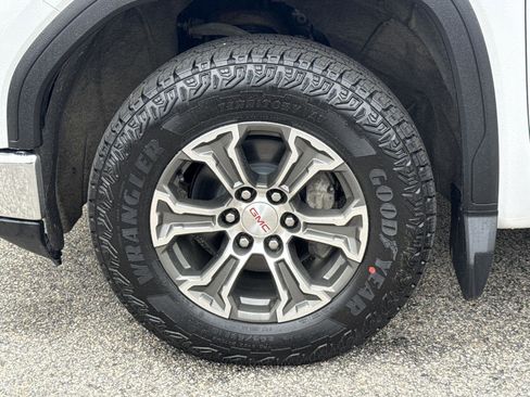 Used 2022 GMC Sierra 1500 SLE AWD/4WD image 11