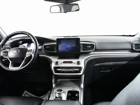 Used 2022 Ford Explorer XLT w/ Equipment Group 202A image 7