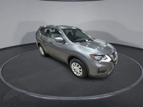 Used 2018 Nissan Rogue S image 2