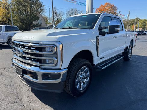 Used 2024 Ford F350 Lariat w/ Chrome Package image 3