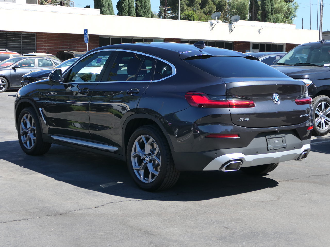 Used 2025 BMW X4 xDrive30i w/ Premium Package AWD/4WD image 5