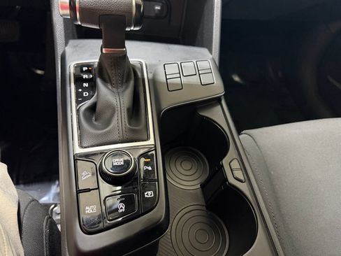 Used 2024 Kia Sportage LX FWD image 3