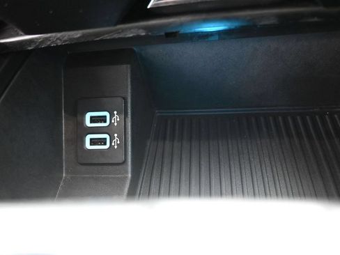 Used 2018 Ford F150 Platinum w/ Equipment Group 701A Luxury AWD/4WD image 6