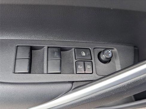 Used 2023 Toyota Corolla Cross LE w/ Moonroof Package AWD/4WD image 19