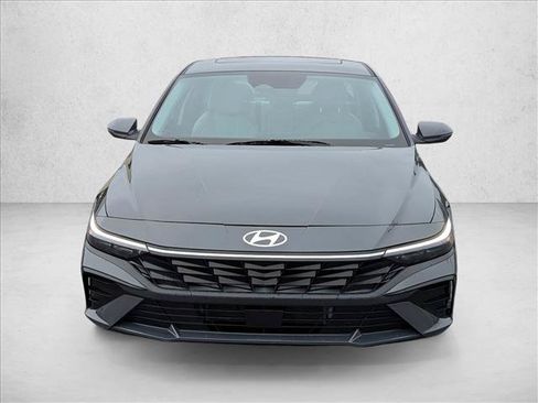 Used 2025 Hyundai Elantra Limited FWD image 2