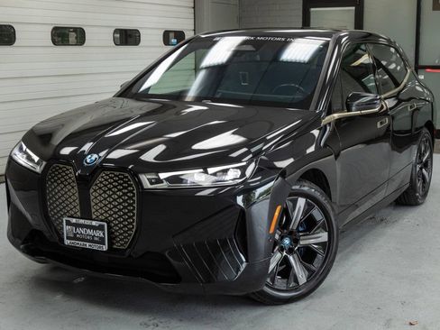 Used 2023 BMW iX xDrive50 w/ Premium Package AWD/4WD image 10