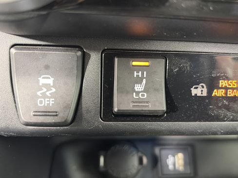 Used 2023 Toyota RAV4 XSE AWD/4WD image 23