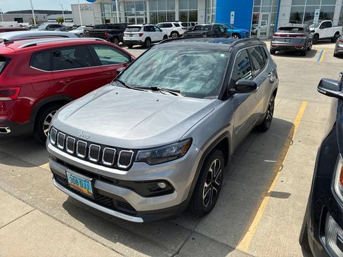 Used 2022 Jeep Compass Limited AWD/4WD image 5