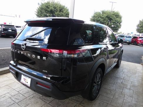 Certified 2024 Nissan Pathfinder S image 7