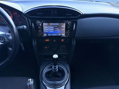 Used 2018 Subaru BRZ Premium image 17