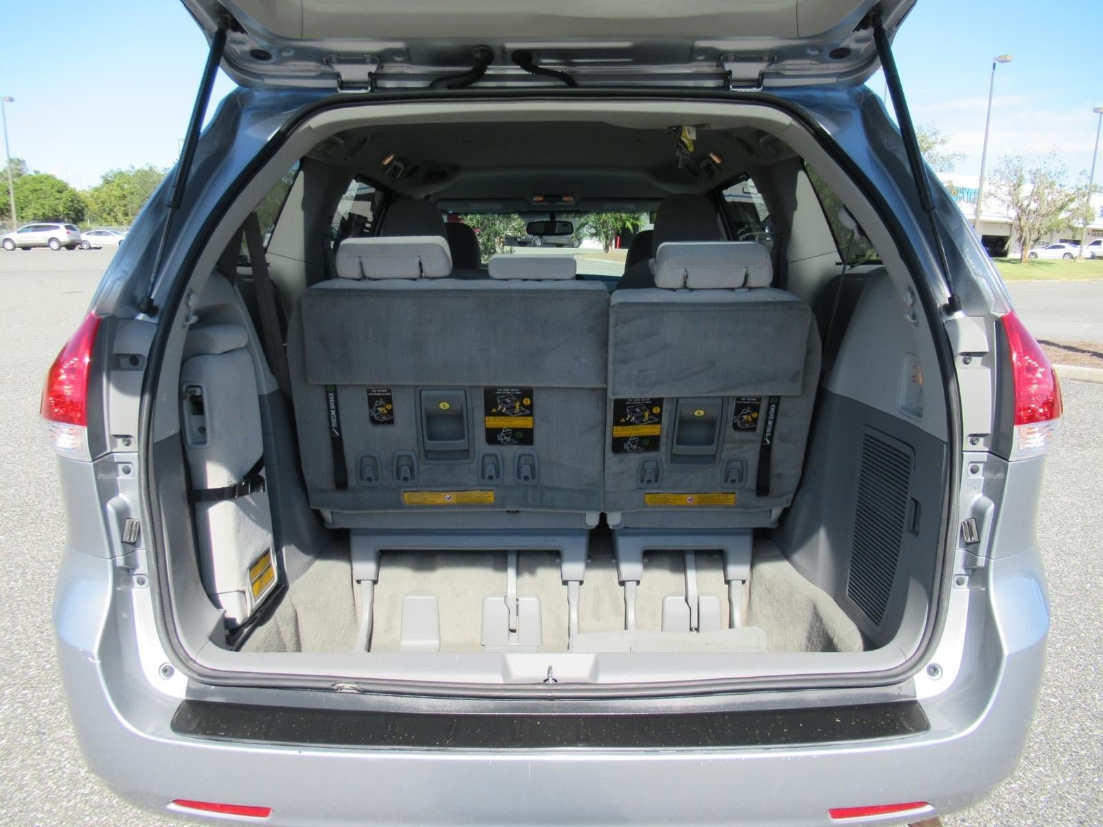 Used 2011 Toyota Sienna LE FWD image 37