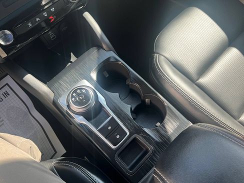 Used 2025 Ford Escape Platinum AWD/4WD image 25