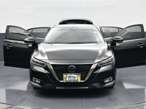 Used 2023 Nissan Sentra SR w/ SR Premium Package FWD image 32