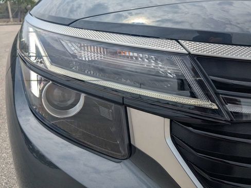 Certified 2025 Kia Seltos S AWD/4WD image 9