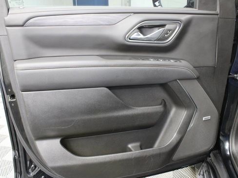 Used 2024 GMC Yukon XL SLT w/ SLT Luxury Package image 70