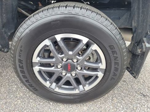 Used 2024 Toyota Tacoma TRD Sport AWD/4WD image 19