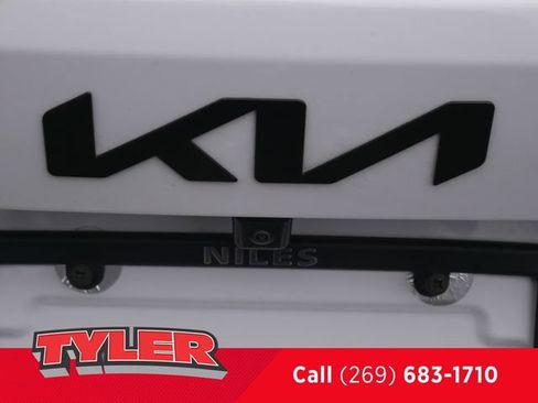 Used 2025 Kia Sorento SX Prestige w/ Olive Brown Leather Package image 16