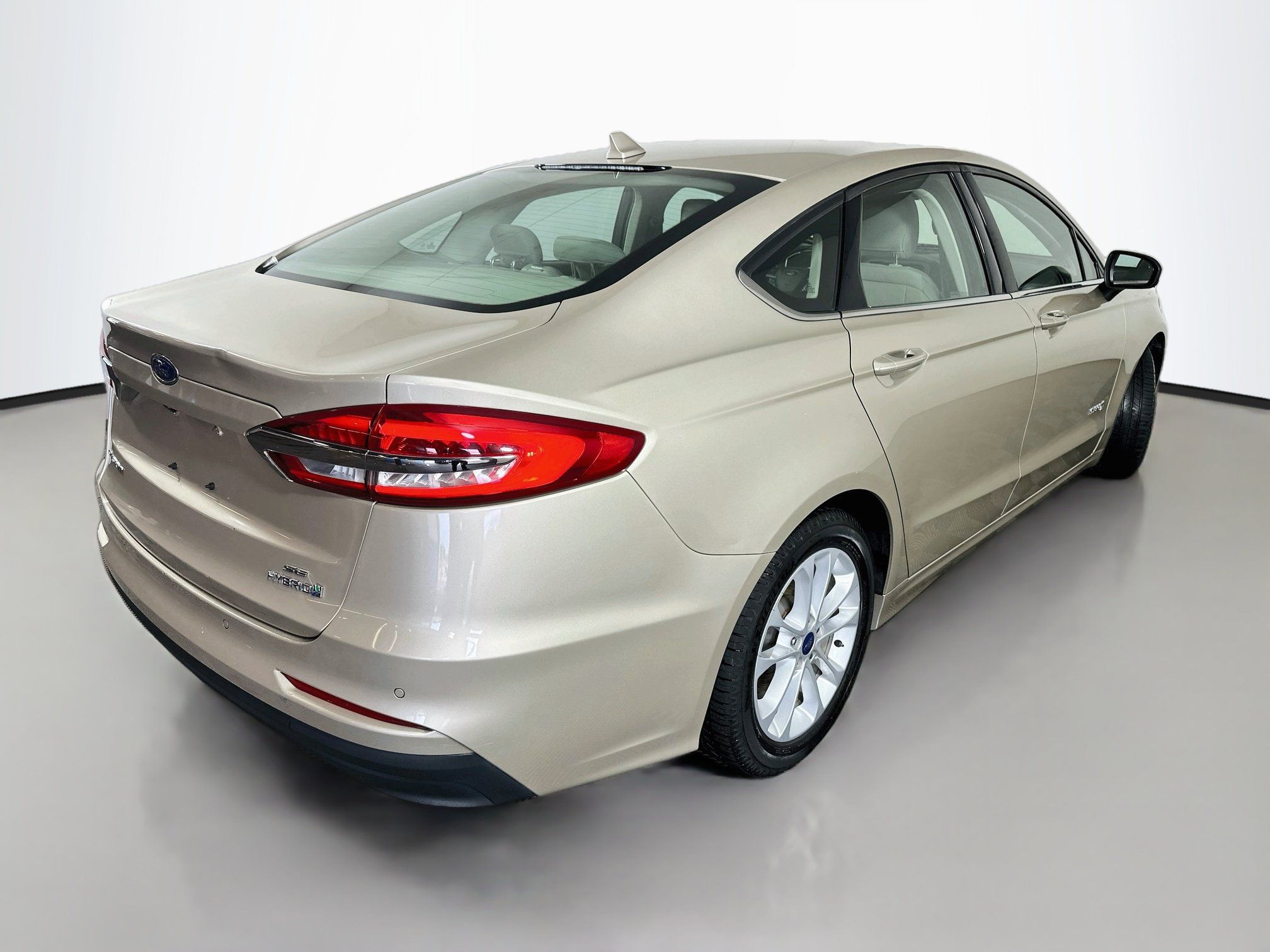 Used 2019 Ford Fusion SE FWD image 7