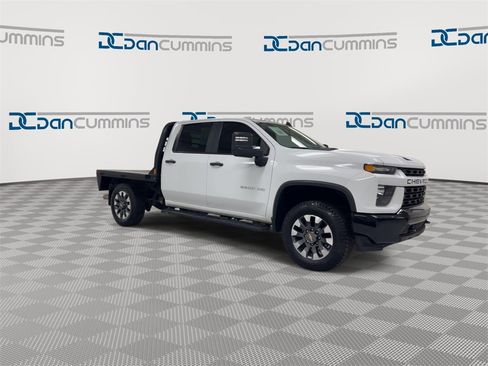 Used 2021 Chevrolet Silverado 2500 Custom w/ Custom Value Package image 2