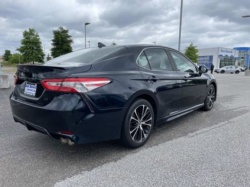 Used 2020 Toyota Camry SE FWD image 4
