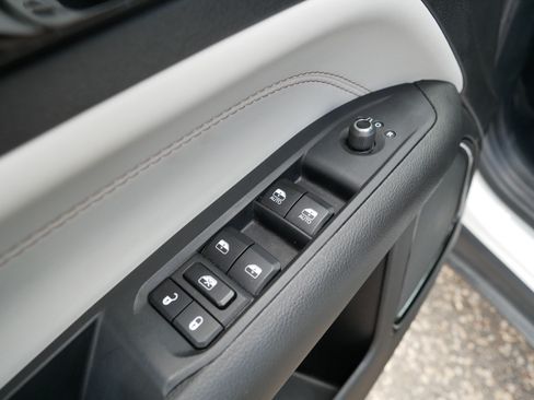 Used 2025 Jeep Compass Limited AWD/4WD image 19