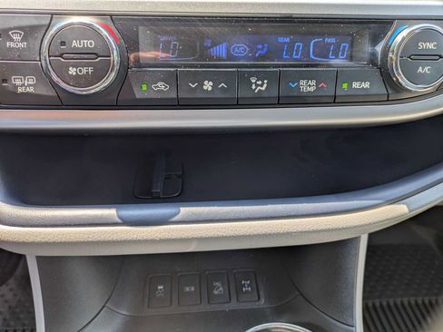 Used 2019 Toyota Highlander Limited AWD/4WD image 14