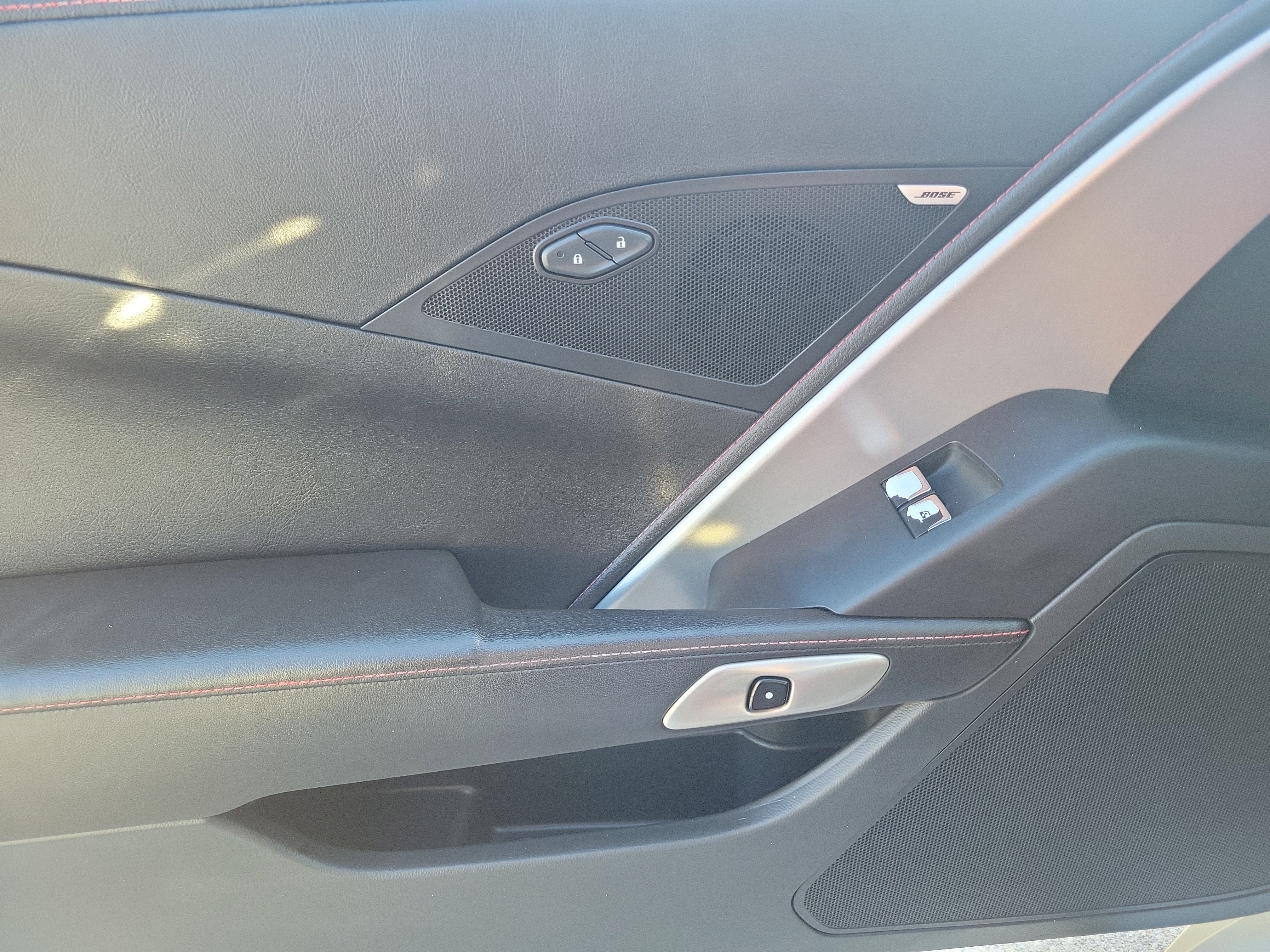 Used 2019 Chevrolet Corvette Stingray Coupe w/ 1LT RWD image 24