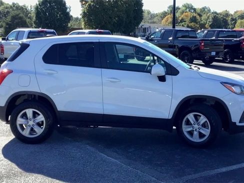 Certified 2022 Chevrolet Trax LS w/ Tint and Cruise Package image 9