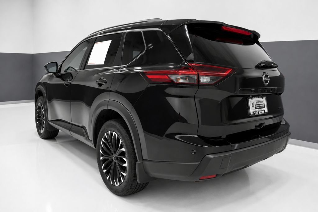 Certified 2026 Nissan Rogue Dark Armor AWD/4WD image 3
