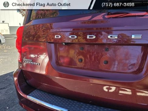 Used 2018 Dodge Grand Caravan SE w/ UConnect Hands-Free Group image 7