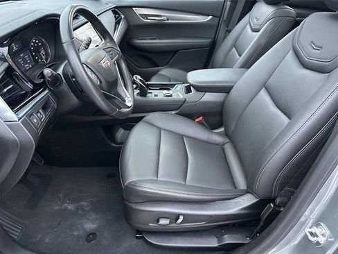 Certified 2025 Cadillac XT6 Luxury AWD/4WD image 21