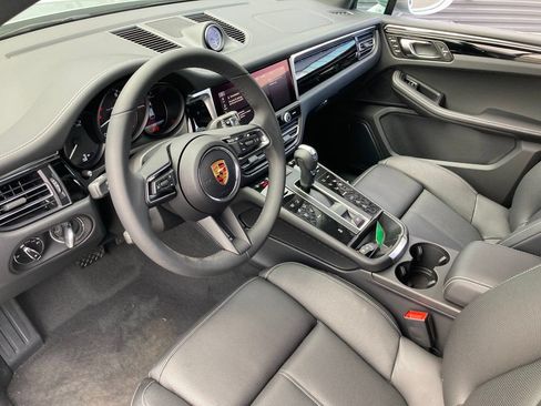 Used 2025 Porsche Macan AWD/4WD image 4