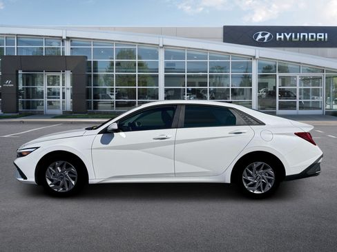 New 2026 Hyundai Elantra Hybrid FWD image 3