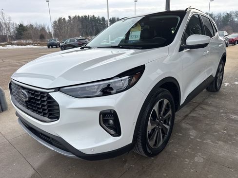 Certified 2024 Ford Escape Platinum w/ Premium Technology Package image 3