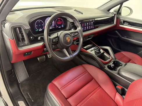 Certified 2024 Porsche Cayenne S AWD/4WD image 4