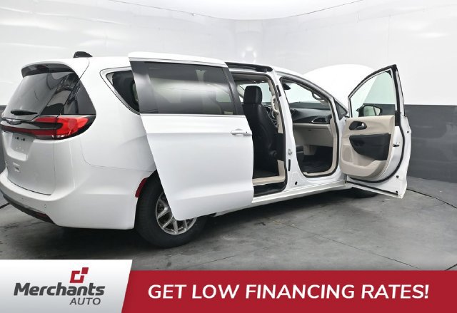 Used 2024 Chrysler Pacifica Touring-L FWD image 50