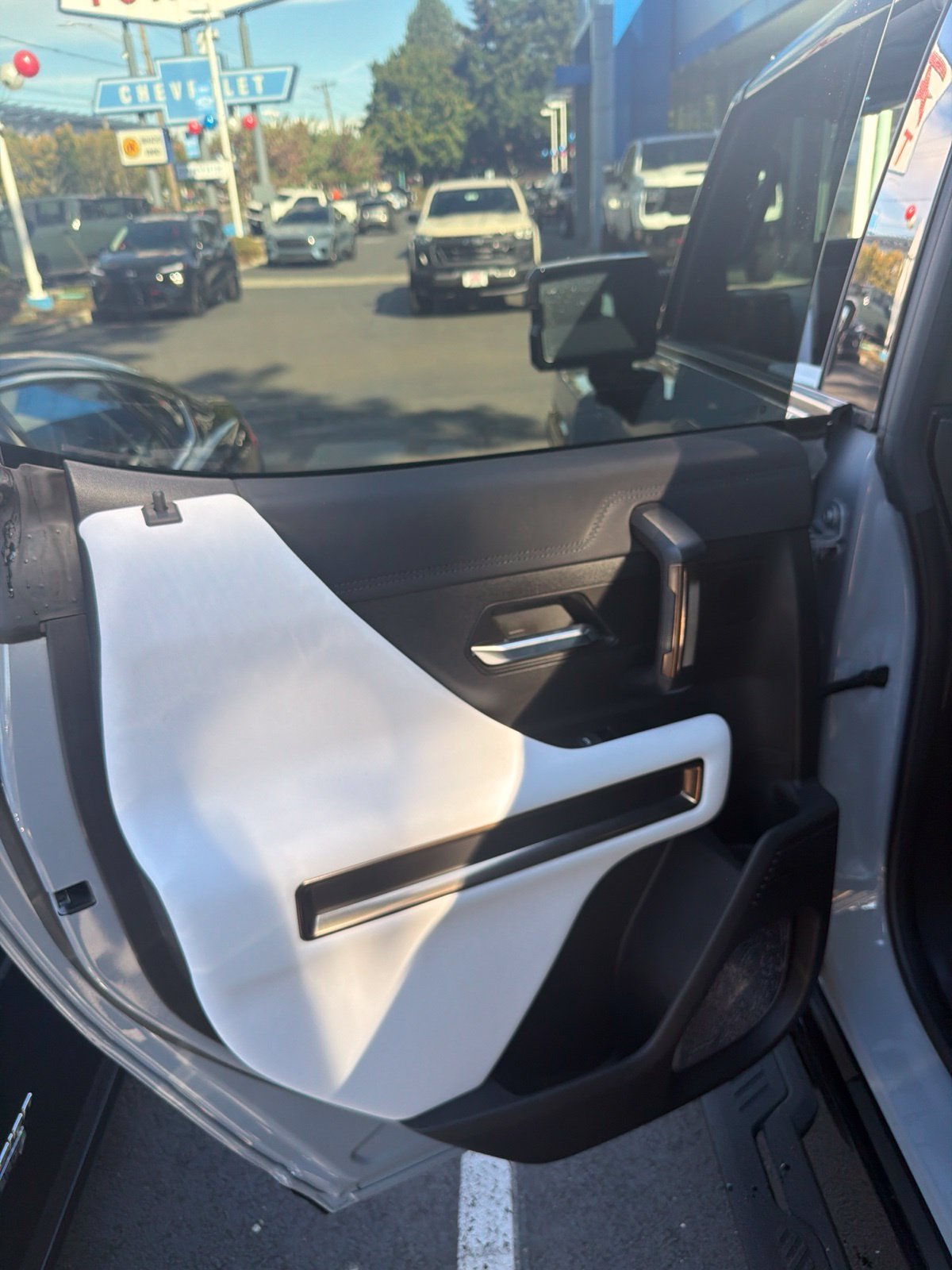 Used 2024 GMC Hummer EV 2X w/ LPO, Illumination Package AWD/4WD image 10