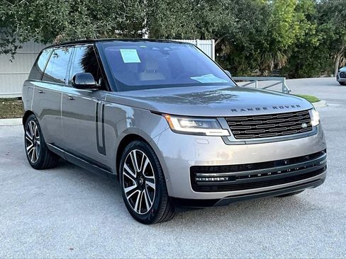 Used 2023 Land Rover Range Rover SE image 2