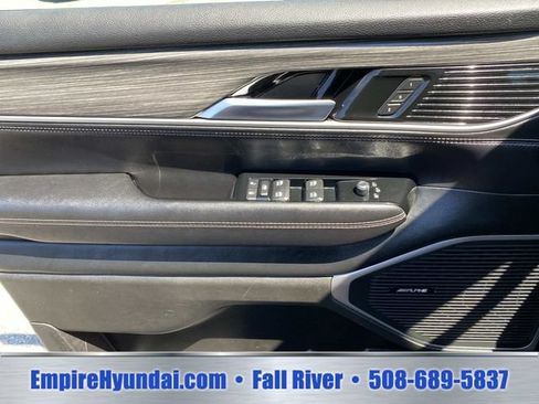 Used 2024 Jeep Wagoneer L Series II w/ Flexible Seating Group AWD/4WD image 18