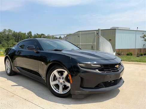 Used 2021 Chevrolet Camaro LT RWD image 5