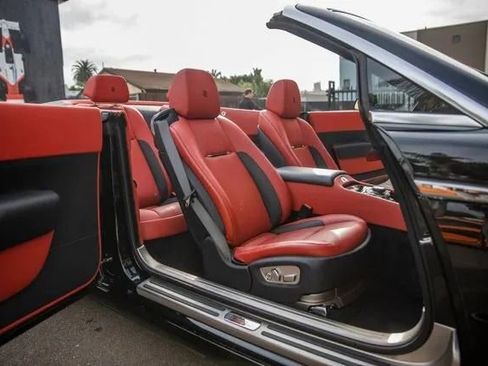 Used 2018 Rolls-Royce Dawn RWD image 4