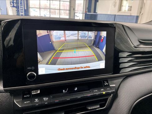 Used 2025 Toyota Camry SE image 19